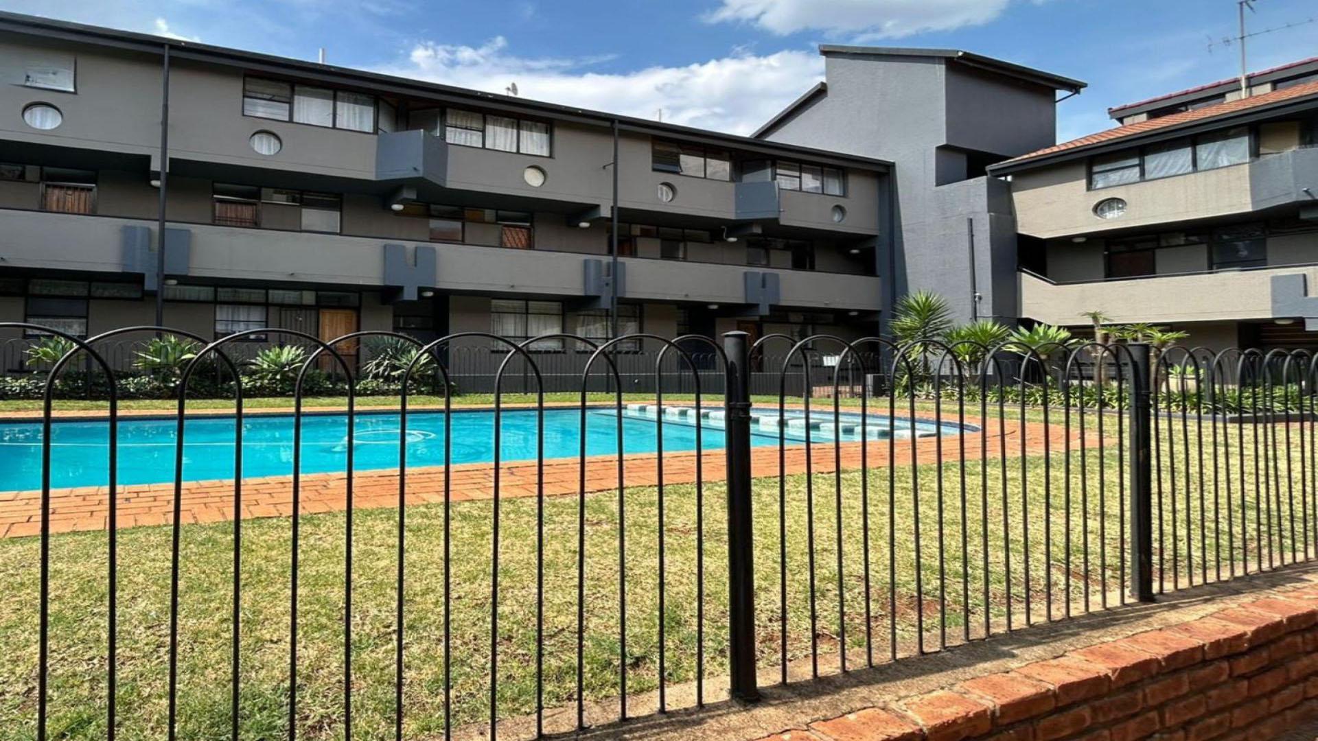 Swimming Pool of property in Valhalla