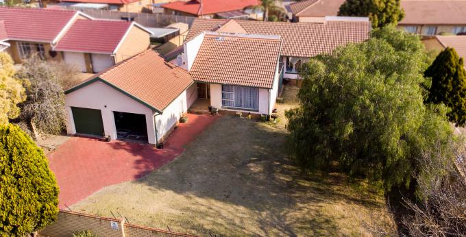 4 Bedroom House for Sale For Sale in Wilropark - MR694304