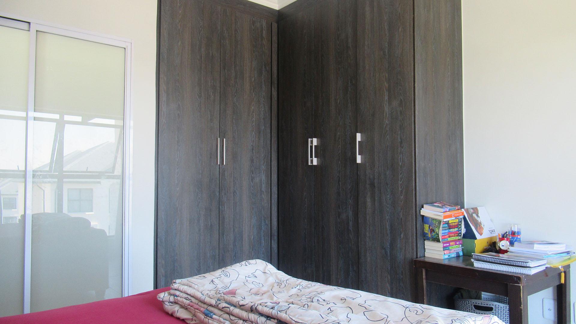 Main Bedroom - 15 square meters of property in Bryanston