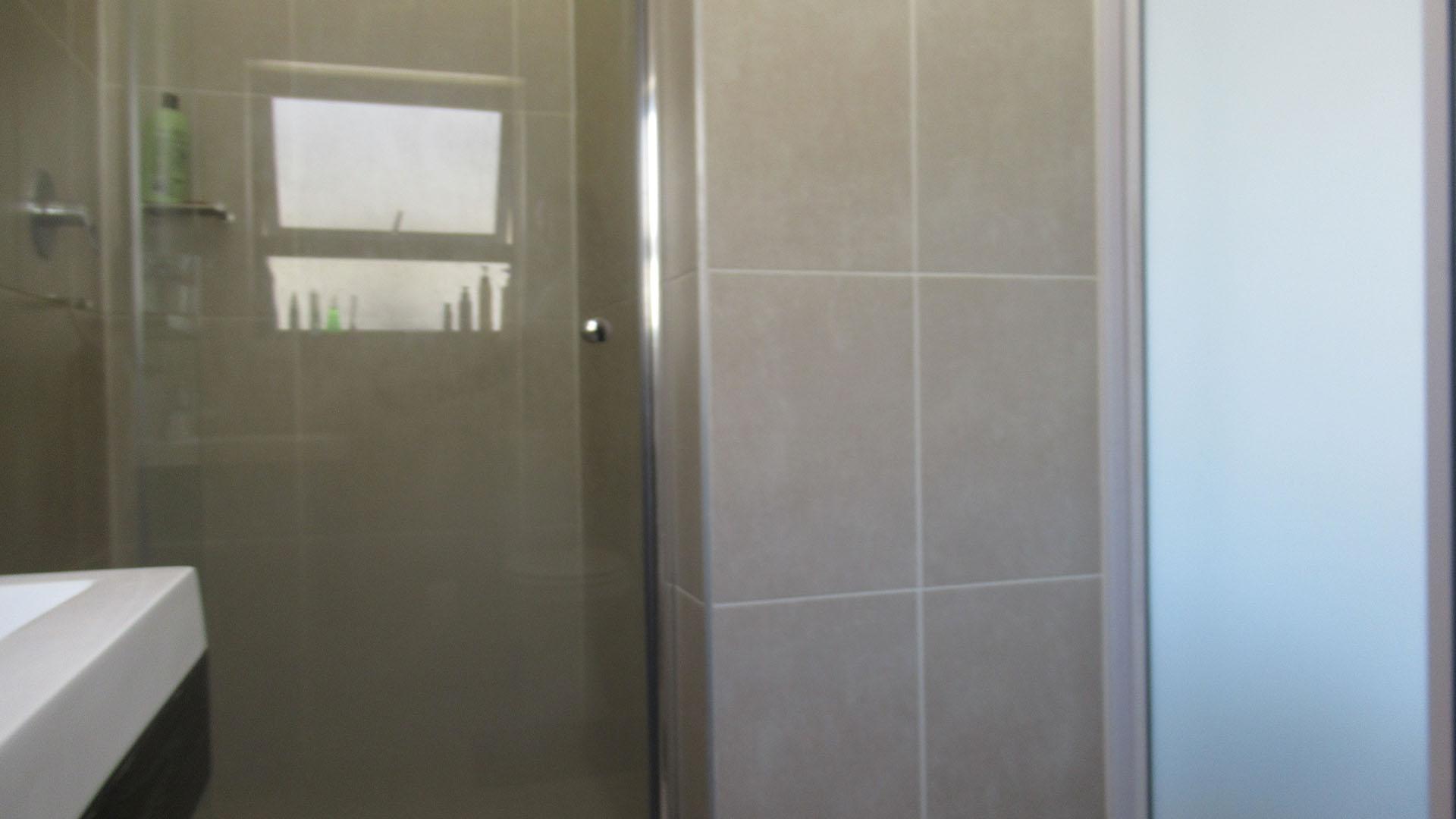 Main Bathroom - 5 square meters of property in Bryanston