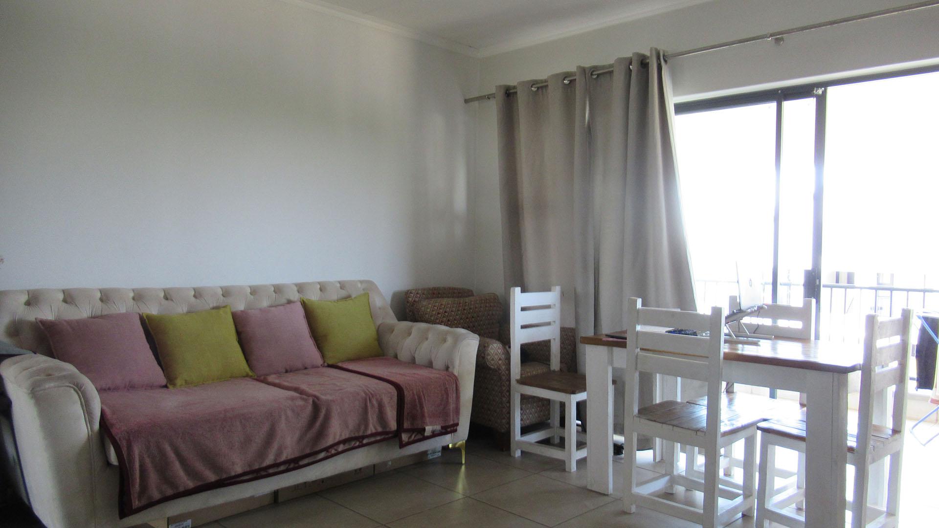 Lounges - 17 square meters of property in Bryanston