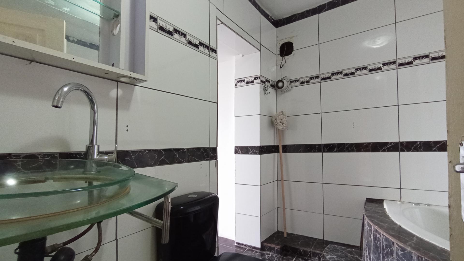Bathroom 1 - 6 square meters of property in Ridgeway