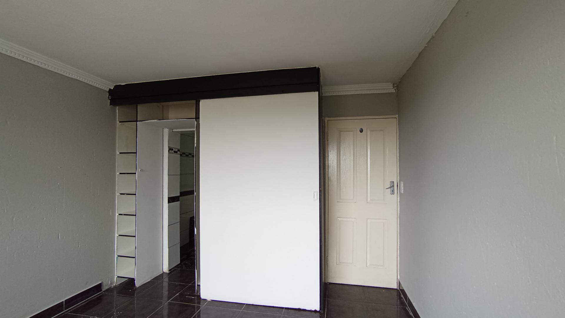 Bed Room 1 - 14 square meters of property in Ridgeway