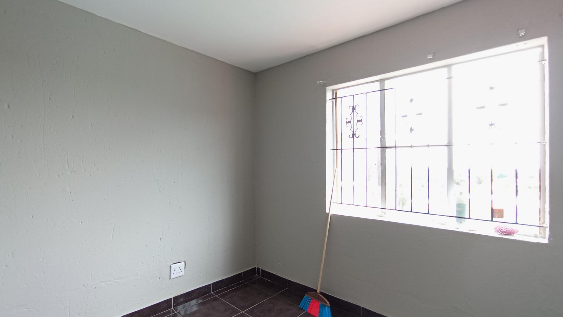 Bed Room 2 - 9 square meters of property in Ridgeway