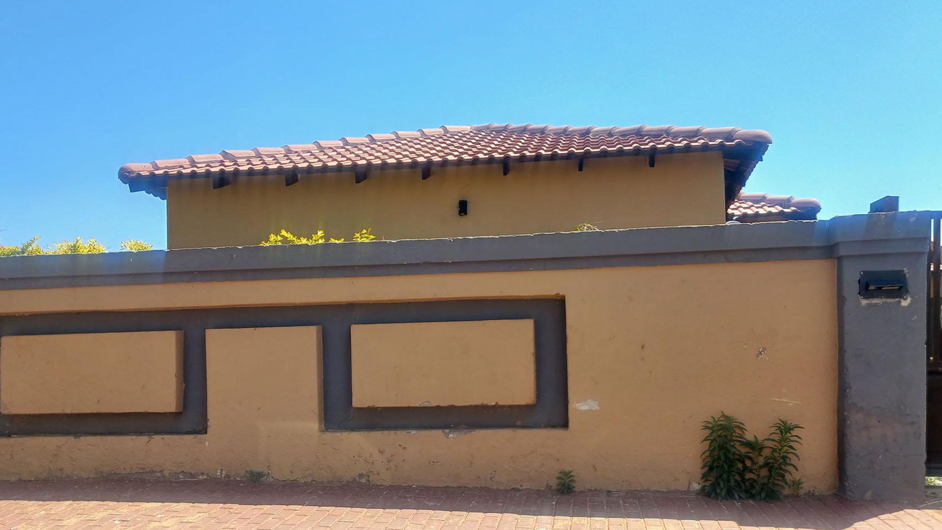 Front View of property in Protea Glen
