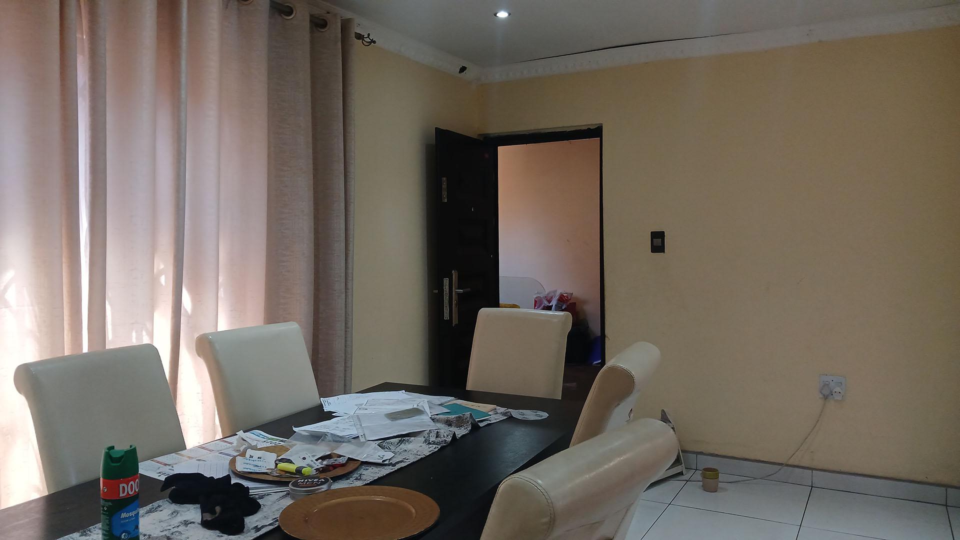 Dining Room - 14 square meters of property in Protea Glen