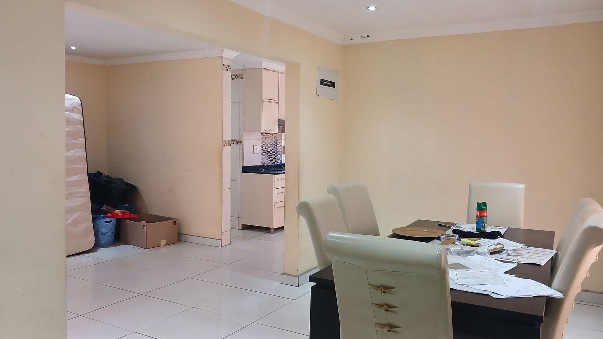 Dining Room - 14 square meters of property in Protea Glen