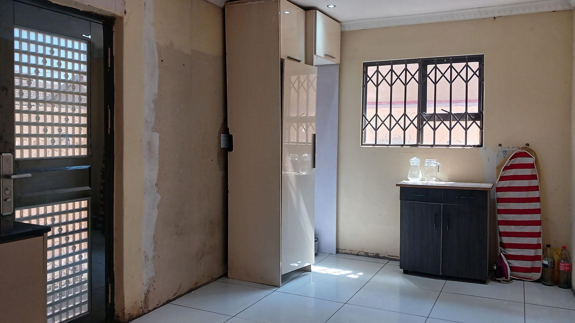 Kitchen - 15 square meters of property in Protea Glen