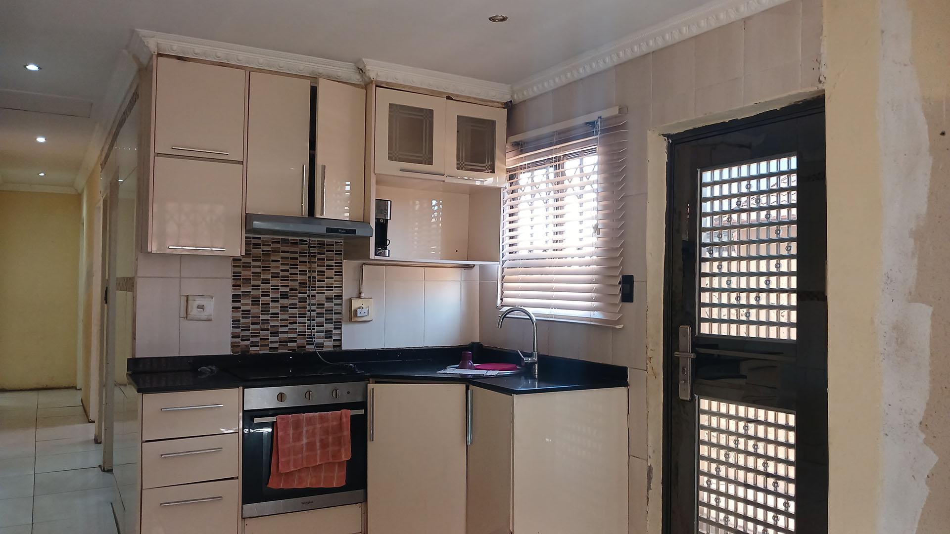 Kitchen - 15 square meters of property in Protea Glen