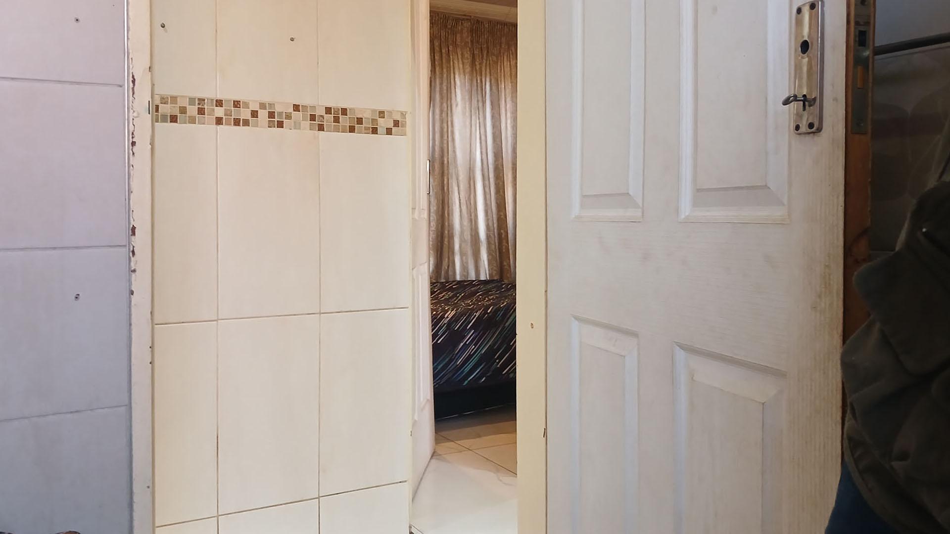 Bathroom 1 - 3 square meters of property in Protea Glen