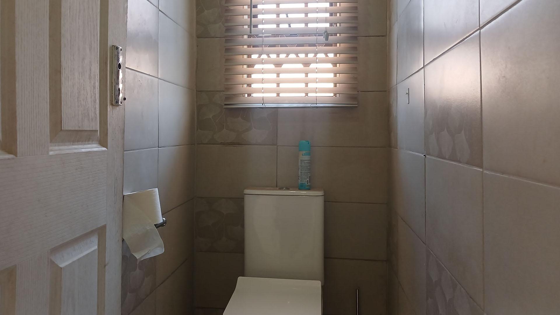Bathroom 2 - 2 square meters of property in Protea Glen