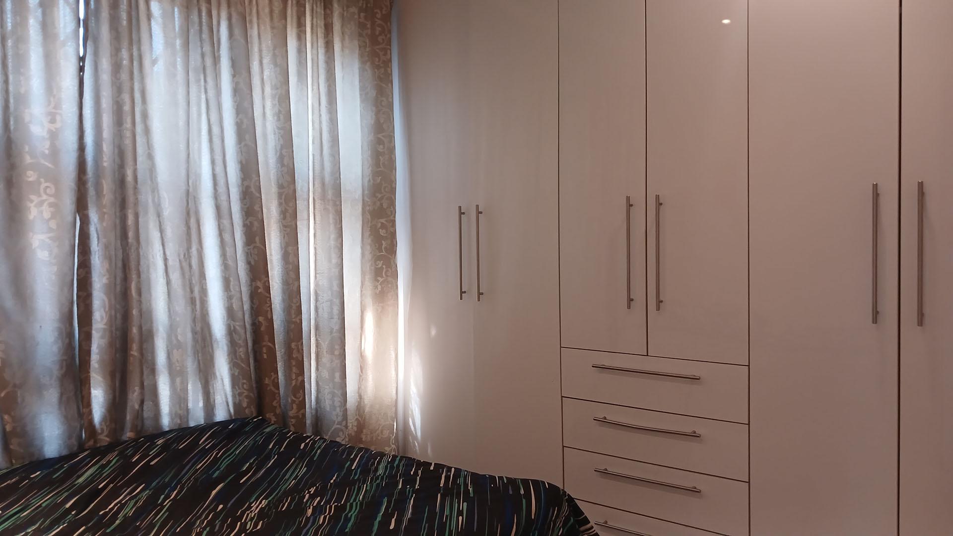 Bed Room 1 - 11 square meters of property in Protea Glen