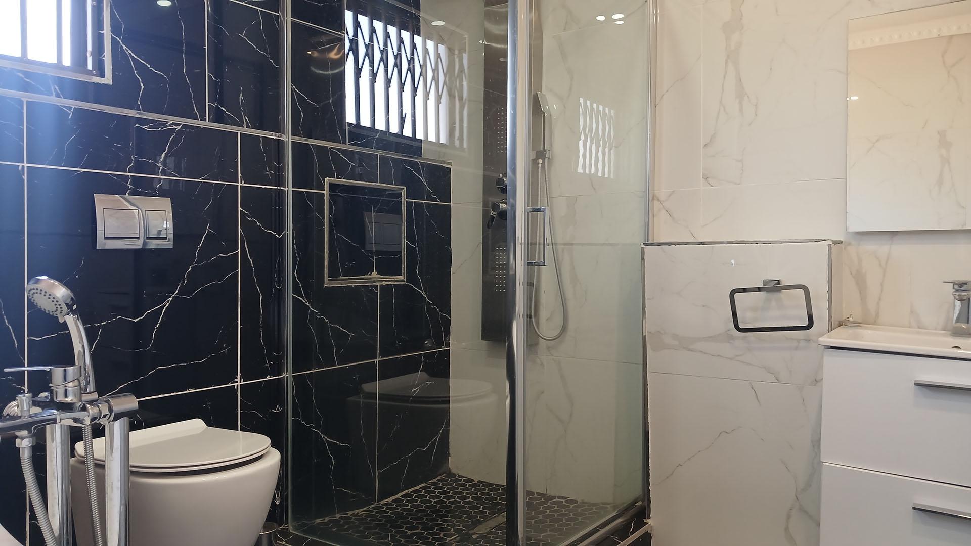 Main Bathroom - 9 square meters of property in Protea Glen