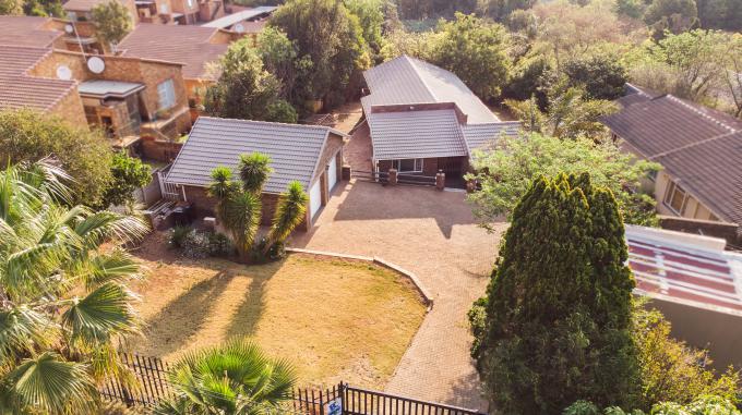 3 Bedroom House for Sale For Sale in Roodekrans - MR694320