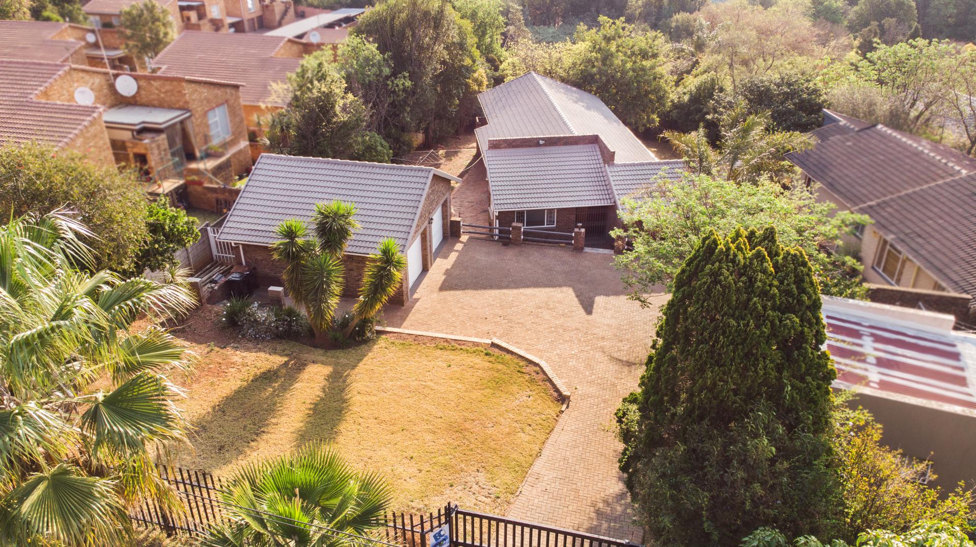  of property in Roodekrans
