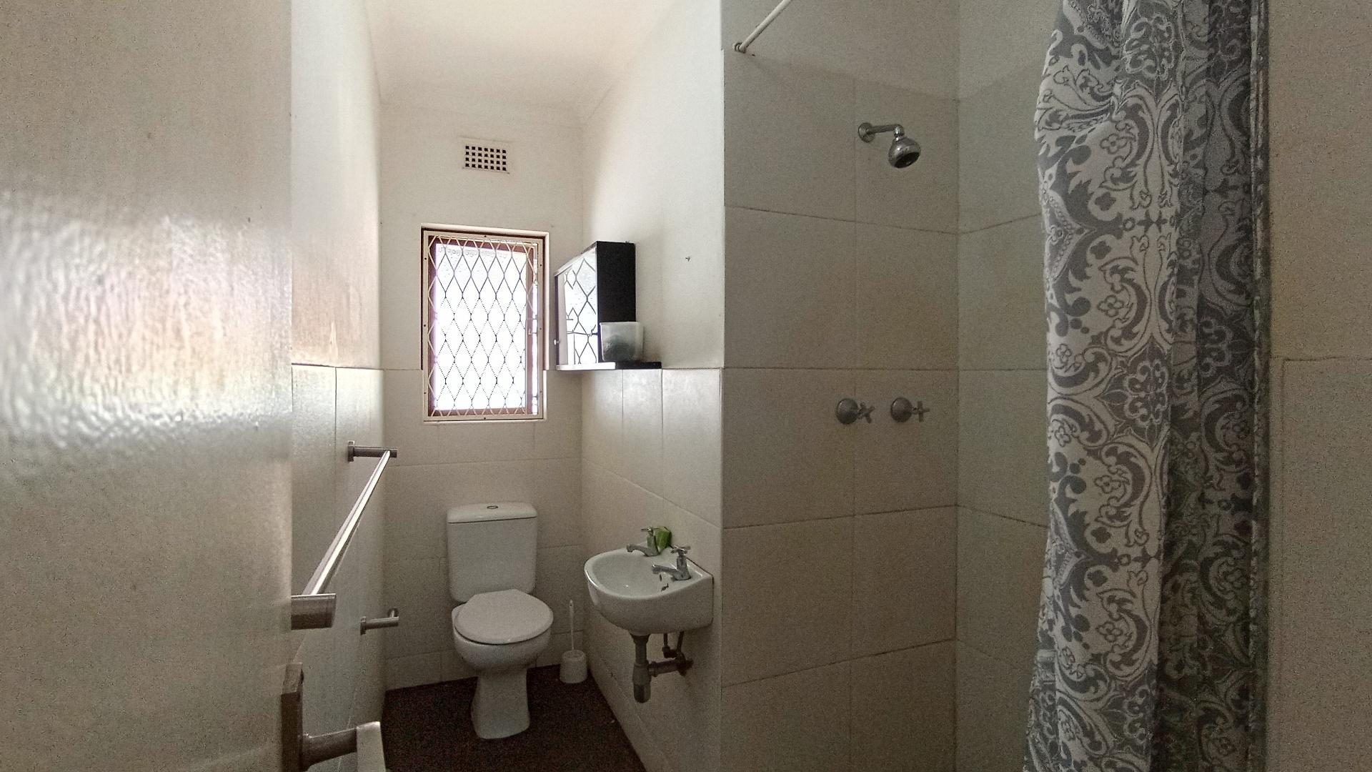 Bathroom 1 - 6 square meters of property in Cato Manor 