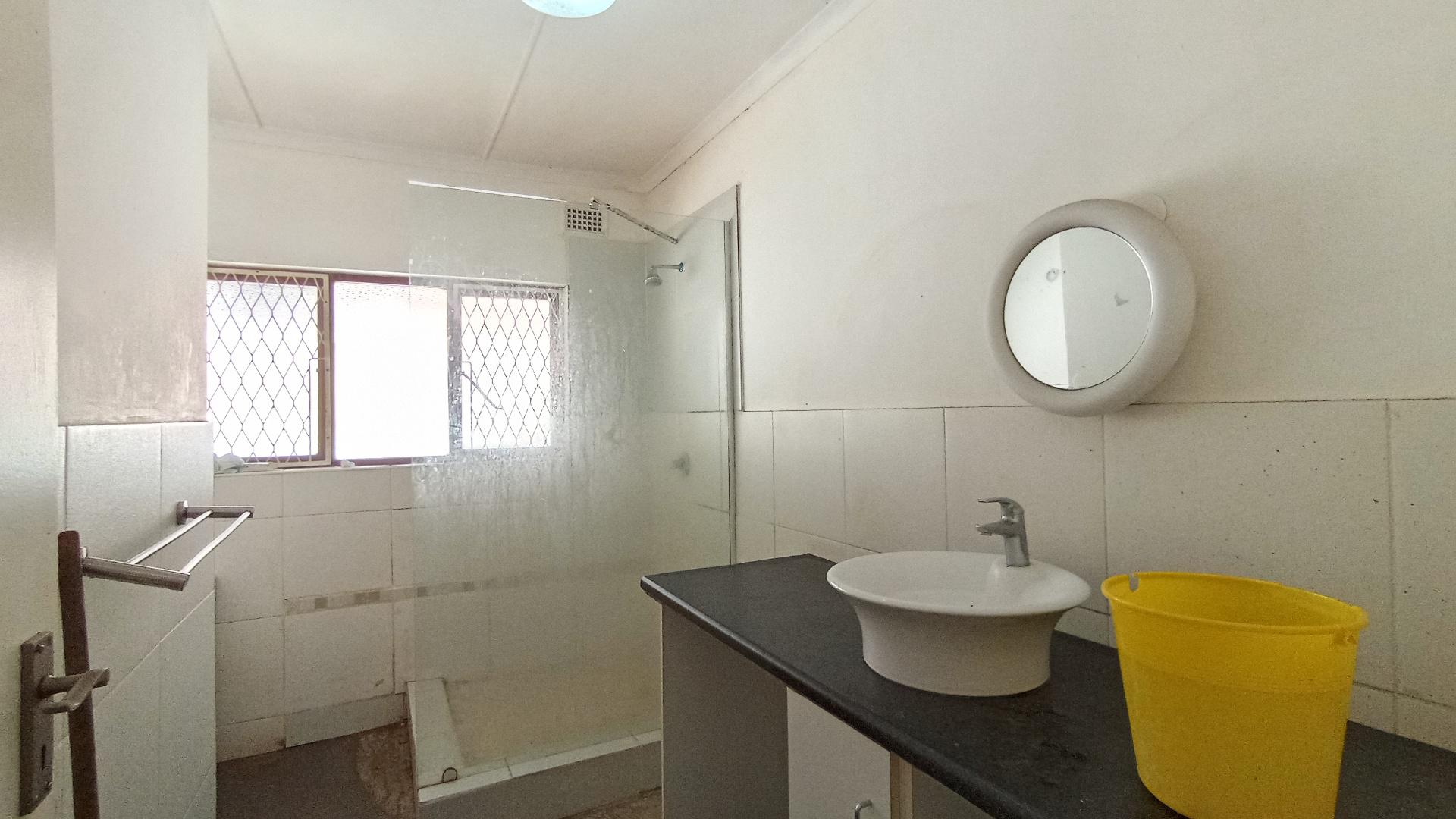 Bathroom 2 - 8 square meters of property in Cato Manor 