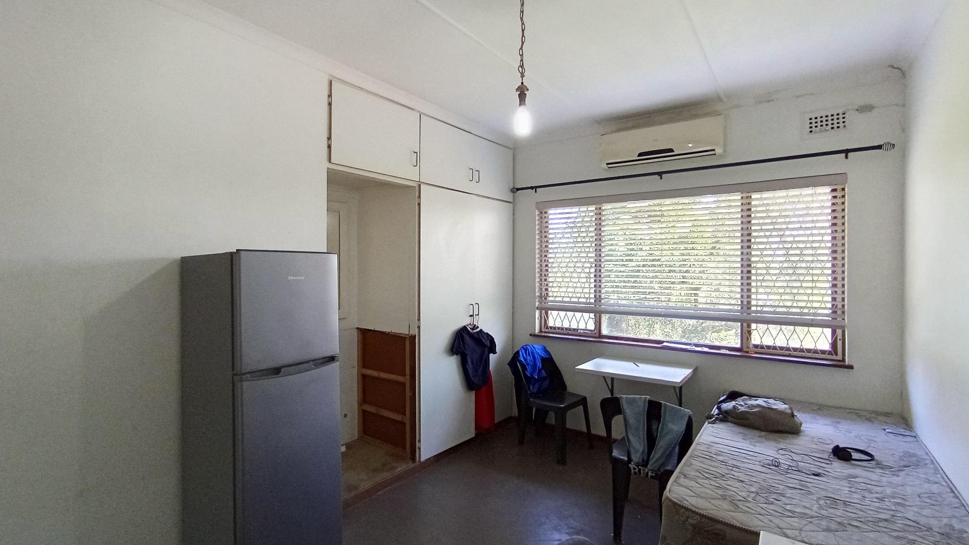 Bed Room 2 - 15 square meters of property in Cato Manor 