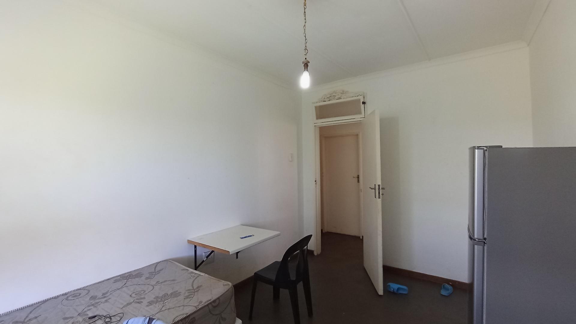 Bed Room 2 - 15 square meters of property in Cato Manor 