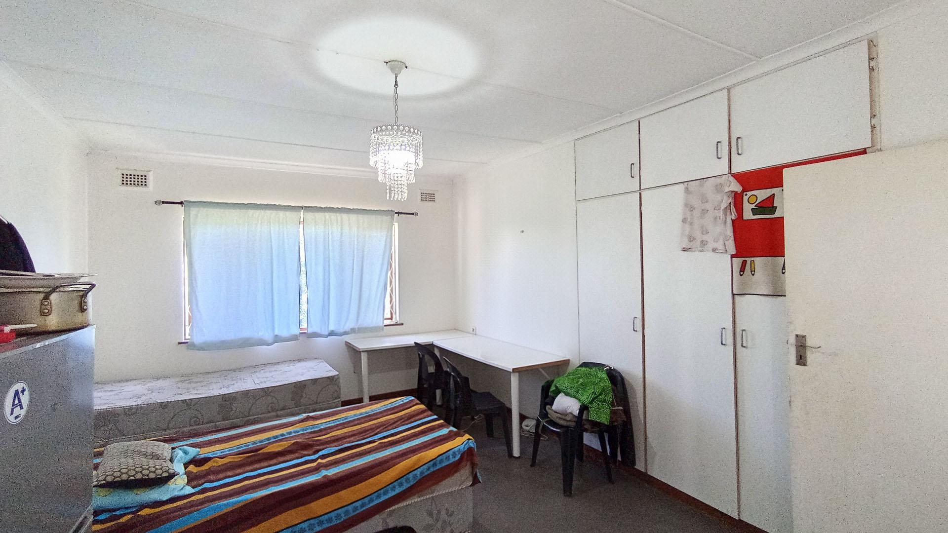 Bed Room 1 - 24 square meters of property in Cato Manor 