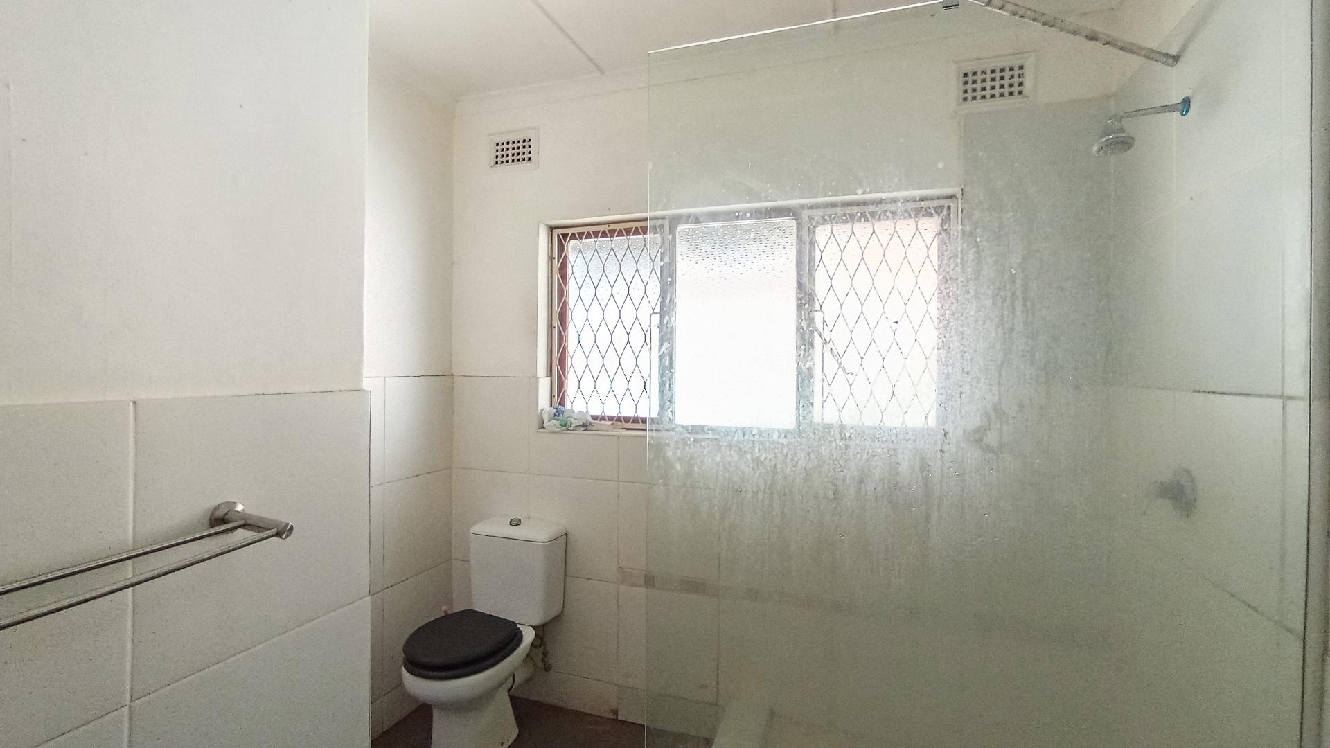 Bathroom 2 - 8 square meters of property in Cato Manor 