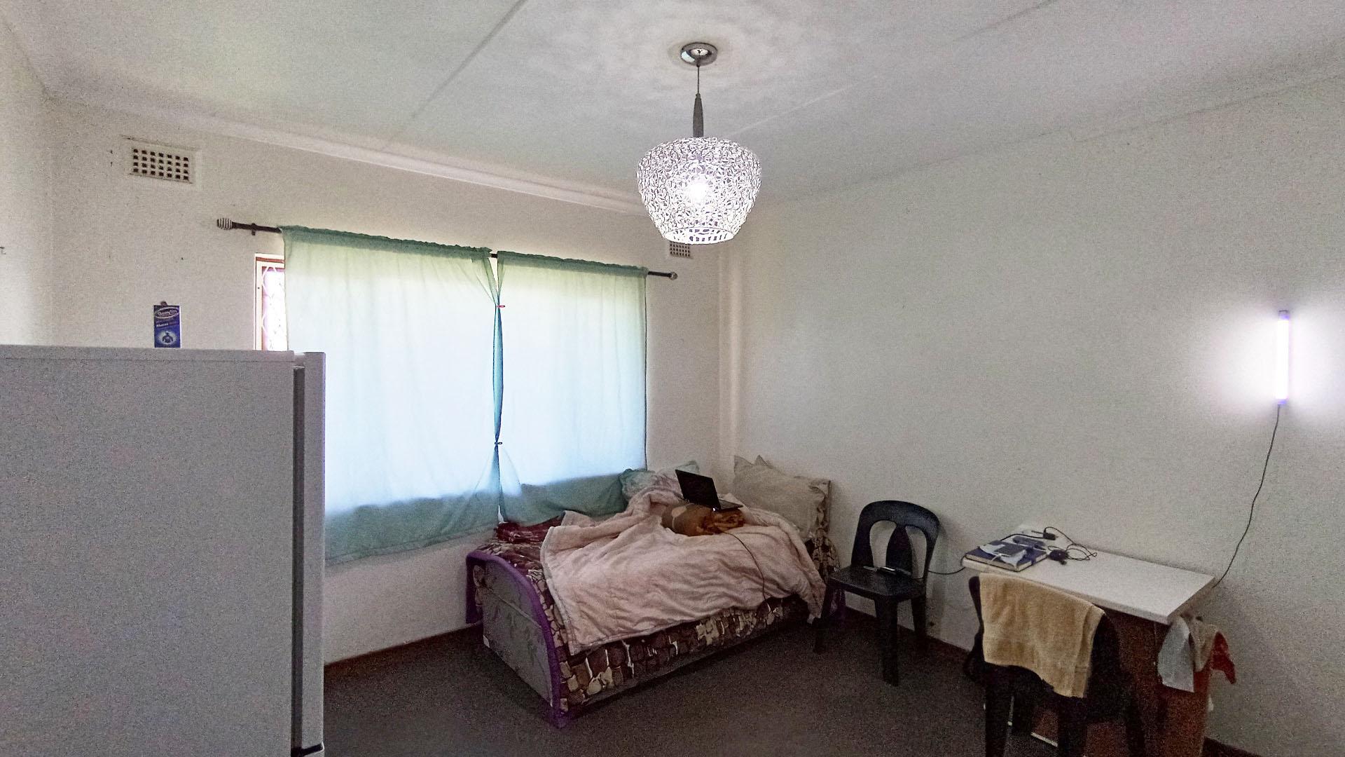 Bed Room 3 - 19 square meters of property in Cato Manor 