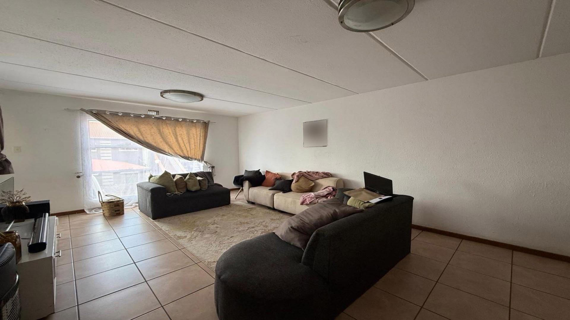 Lounges of property in Risana