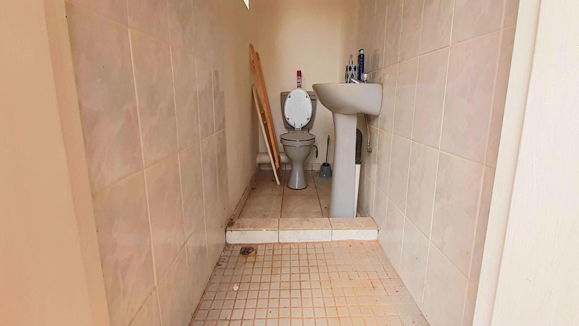 Bathroom 3+ of property in Polokwane