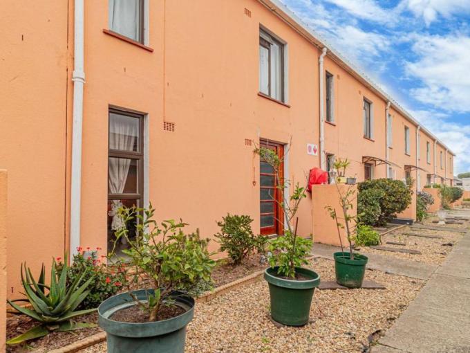 2 Bedroom Sectional Title for Sale For Sale in Goodwood - MR694358