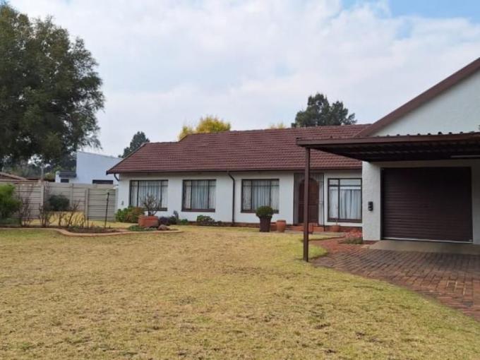 5 Bedroom House for Sale For Sale in Brackendowns - MR694360