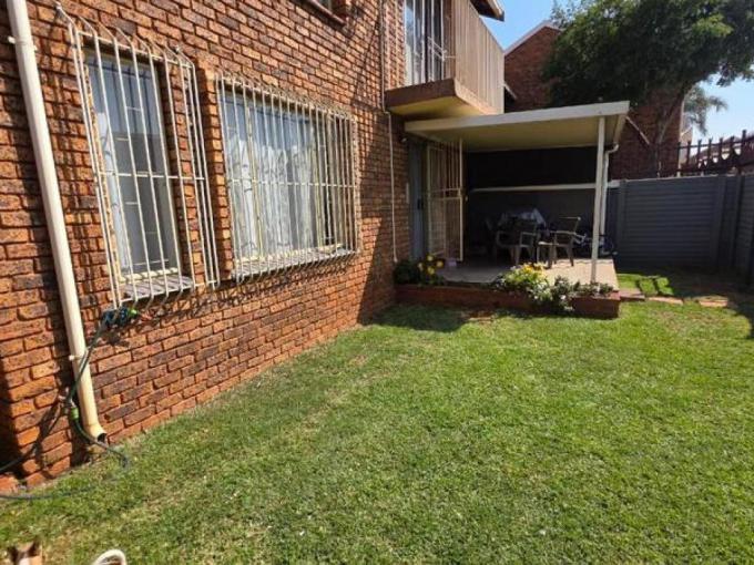 3 Bedroom Simplex for Sale For Sale in Doornpoort - MR694376