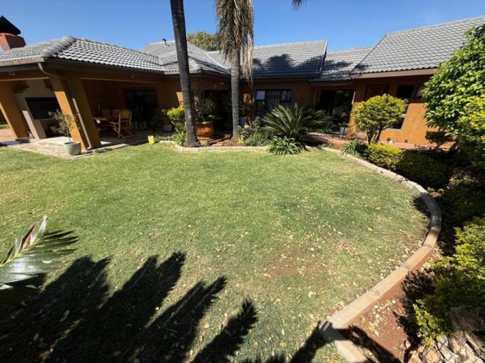 4 Bedroom House for Sale For Sale in The Reeds - MR694377