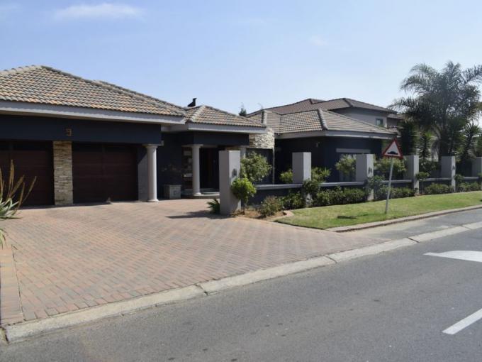 4 Bedroom House for Sale For Sale in Helderwyk Estate - MR694386