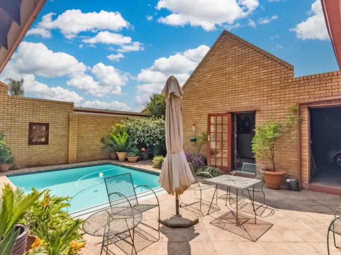 4 Bedroom House for Sale For Sale in Clubview - MR694388