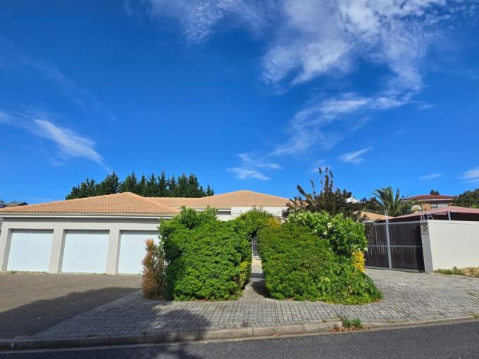 3 Bedroom House for Sale For Sale in Rosendal - MR694423