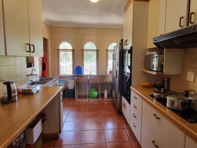 4 Bedroom House for Sale For Sale in Brackendowns - MR694435