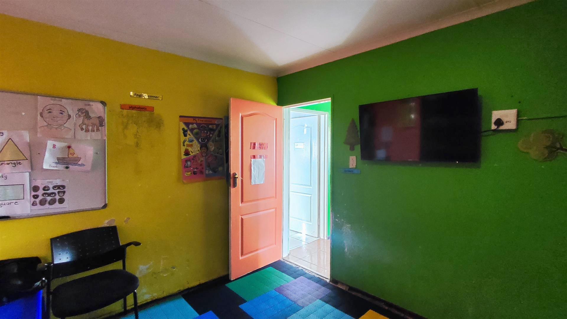 Bed Room 2 - 15 square meters of property in Daveyton