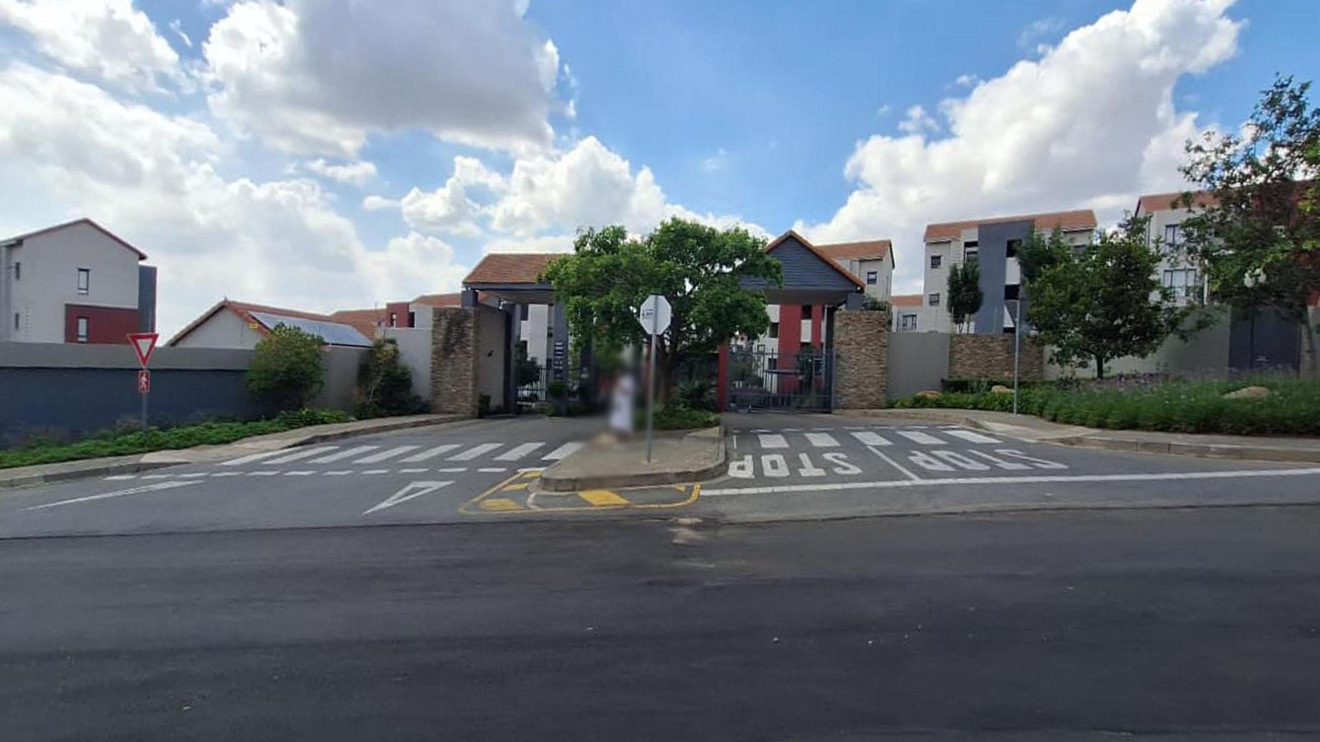 Front View of property in Maroeladal