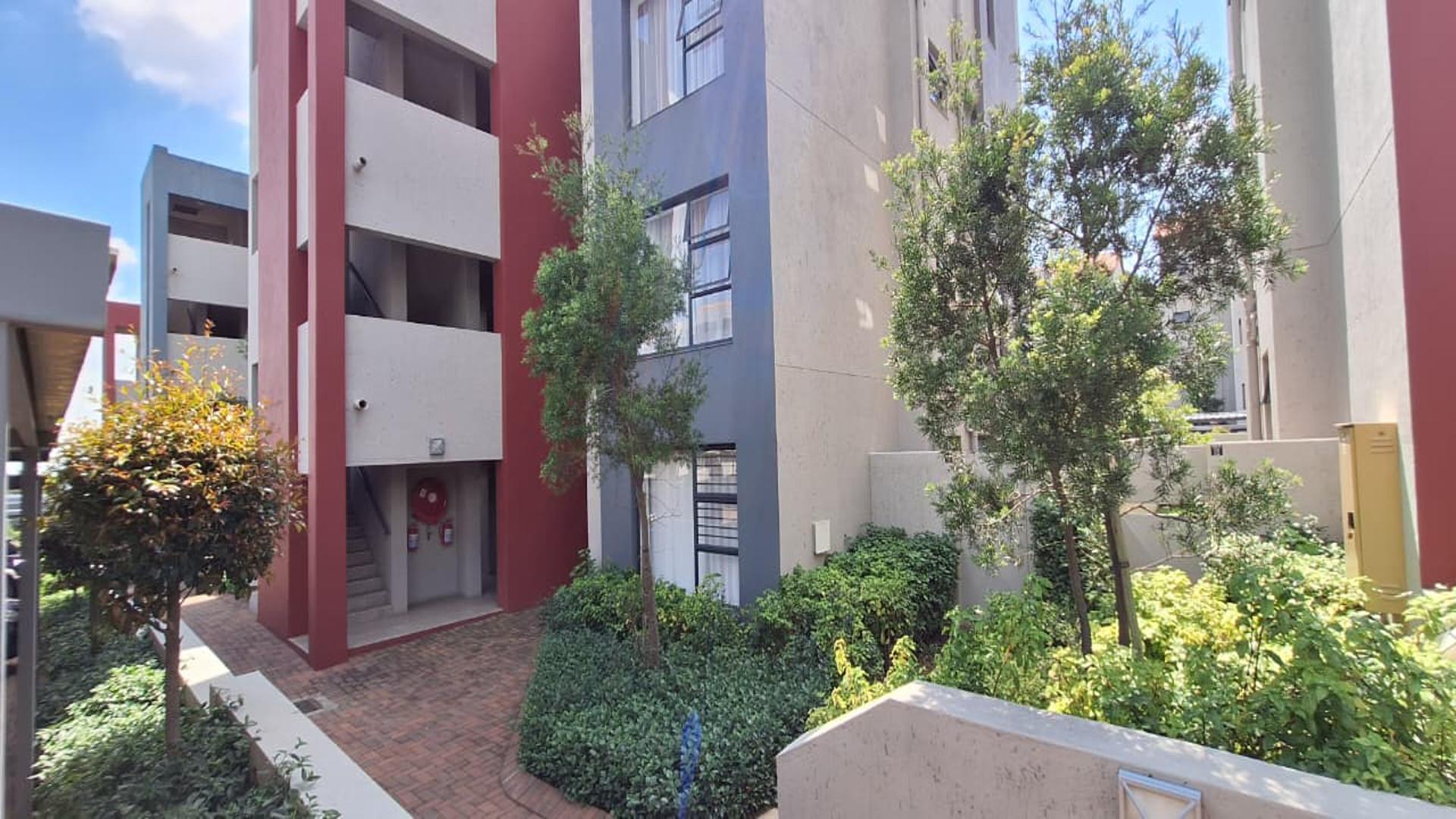 Front View of property in Maroeladal