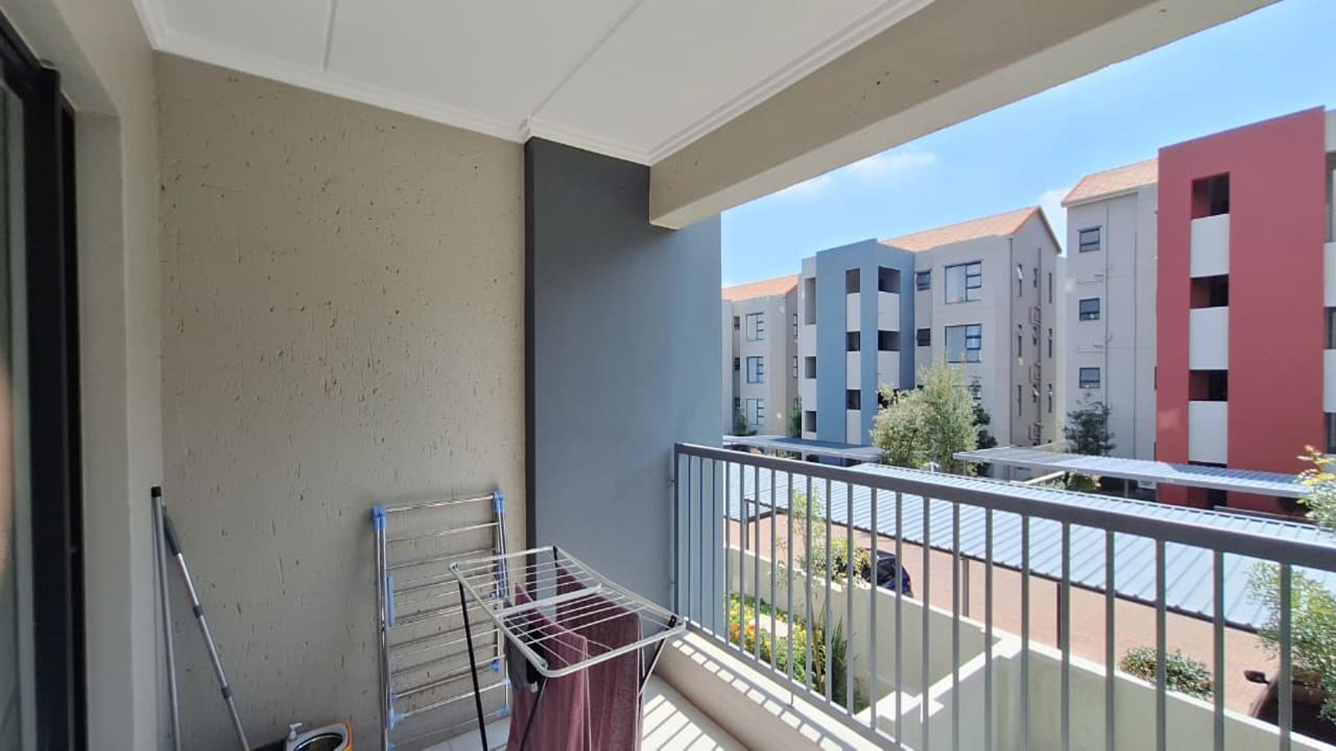 Balcony - 9 square meters of property in Maroeladal