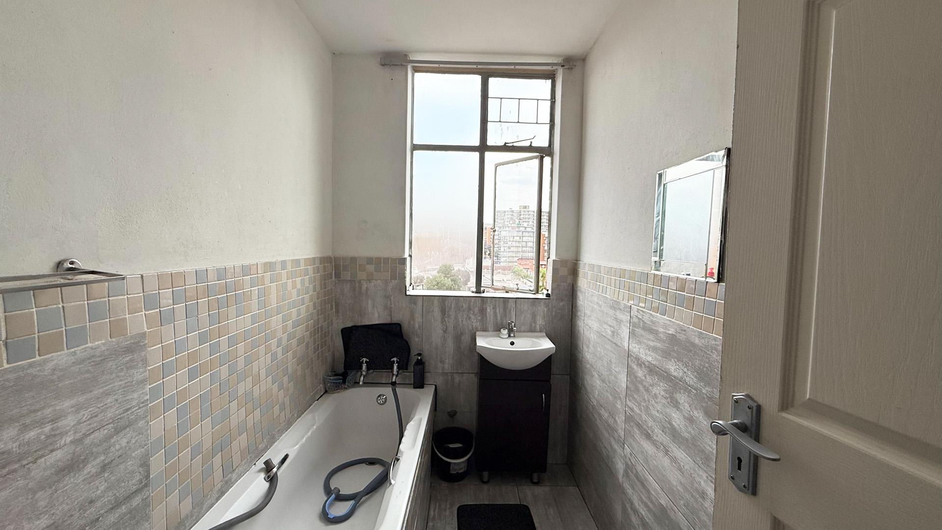 Bathroom 1 of property in Sunnyside