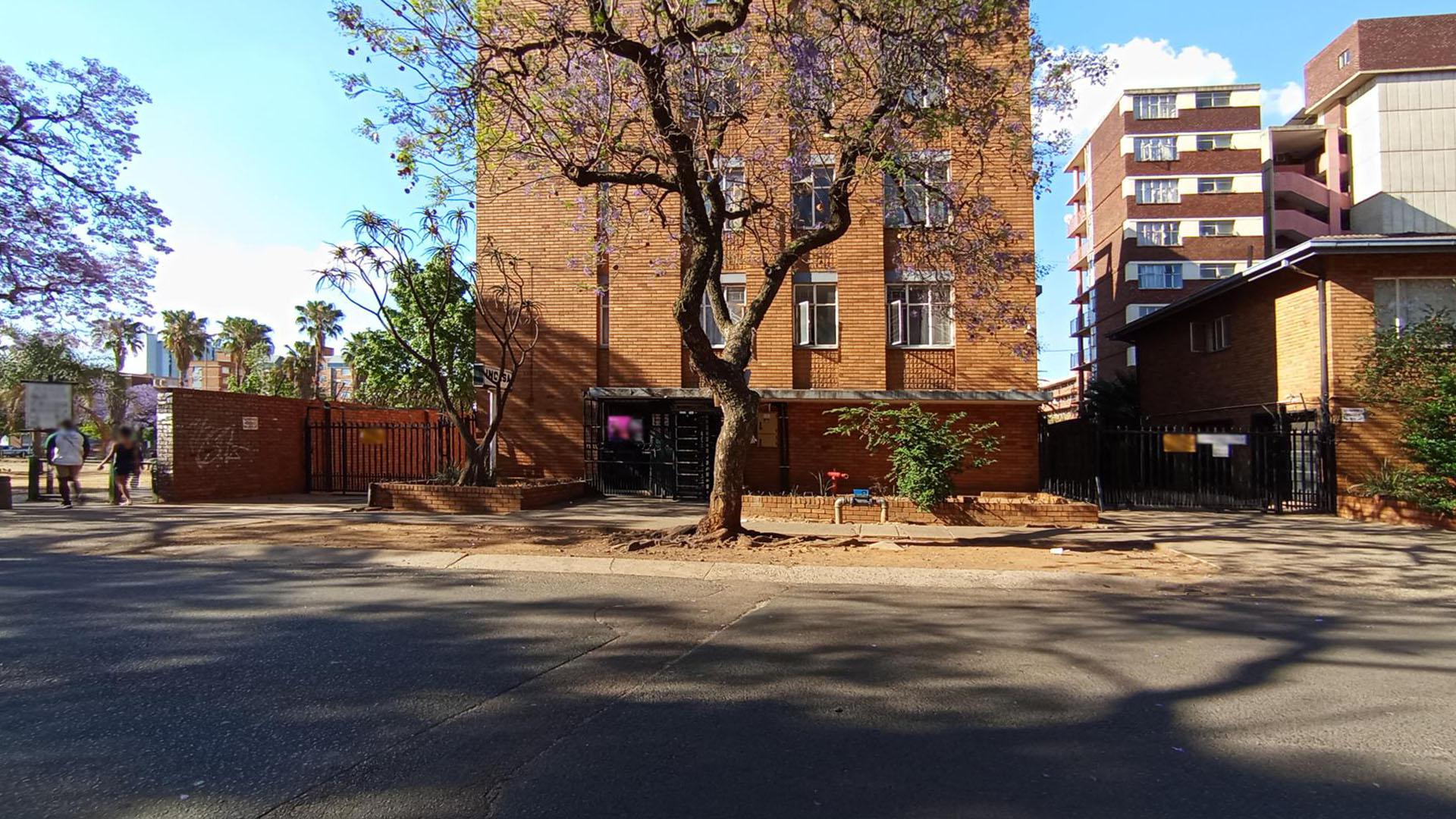 Front View of property in Sunnyside