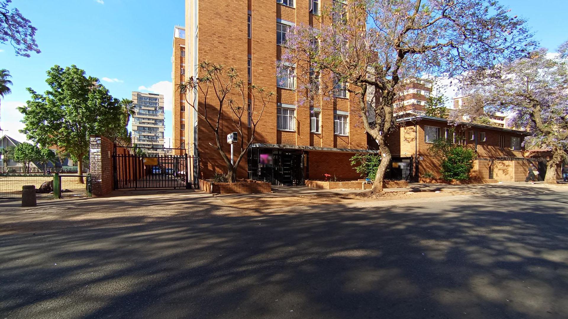 Front View of property in Sunnyside