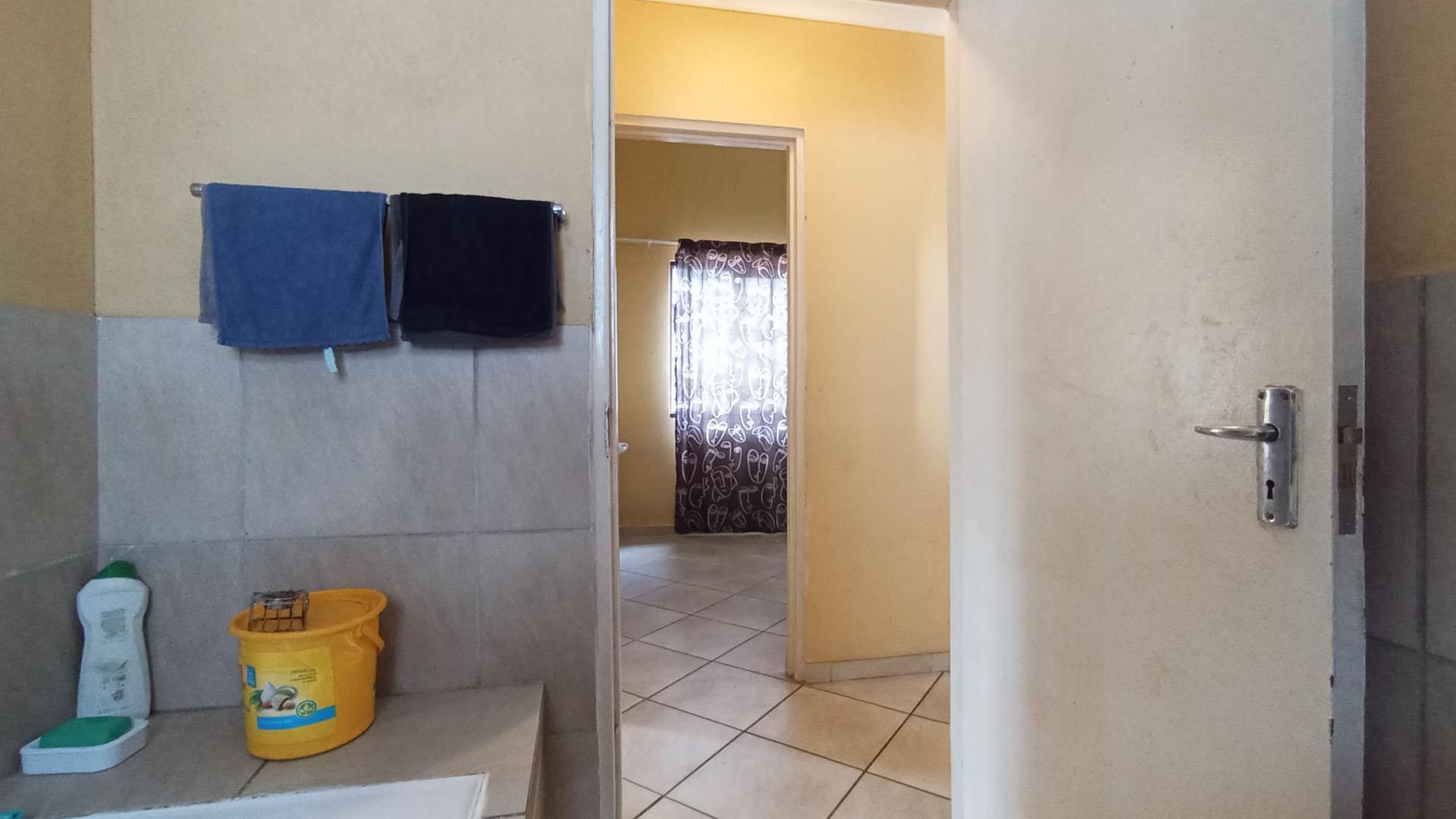 Bathroom 1 - 6 square meters of property in Sagewood