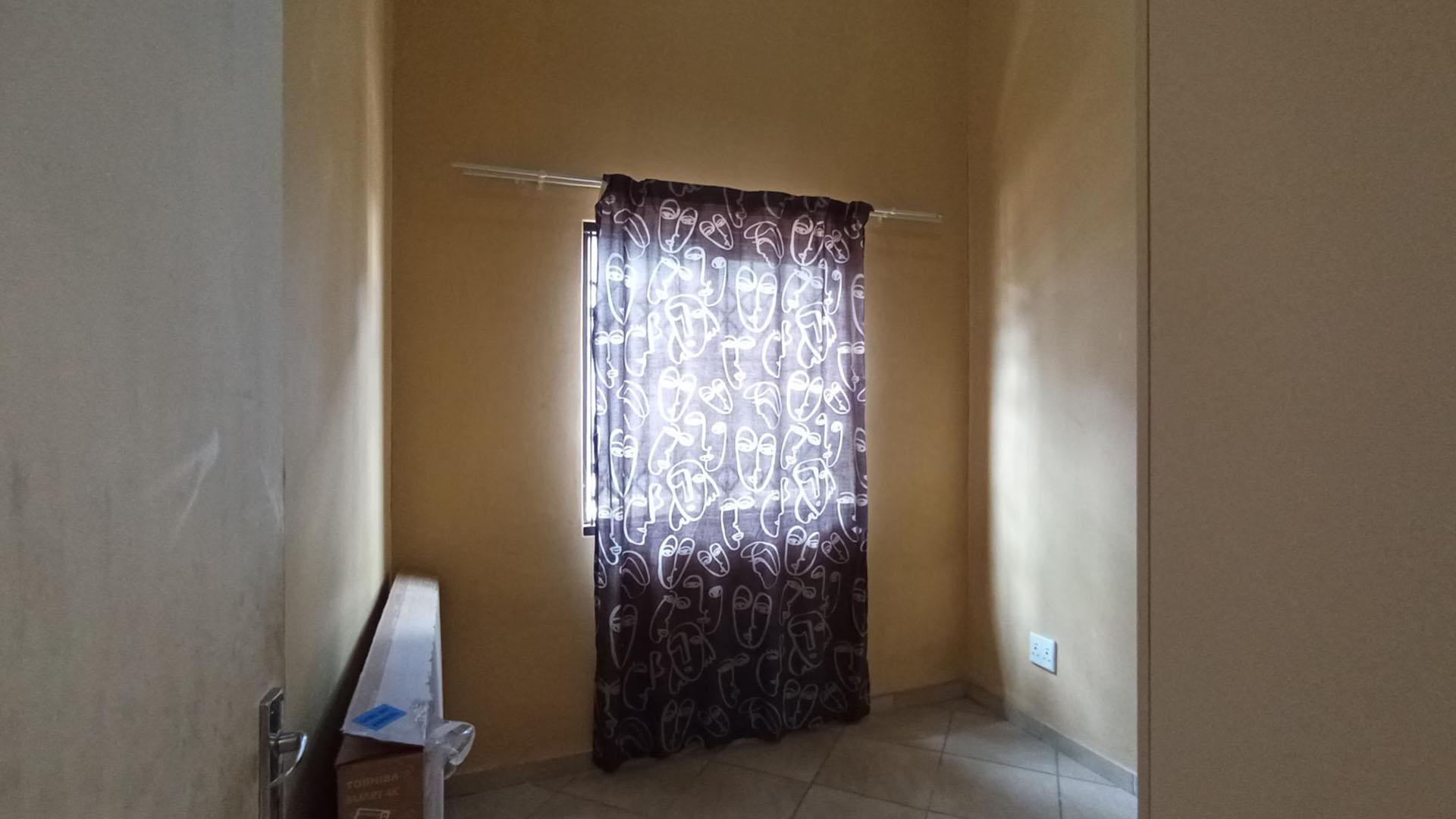 Bed Room 2 - 7 square meters of property in Sagewood