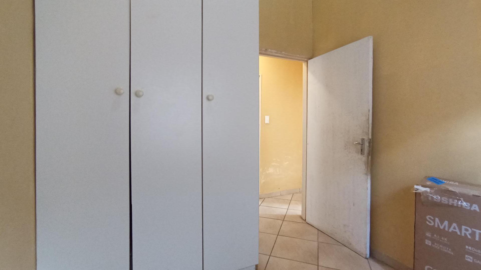 Bed Room 2 - 7 square meters of property in Sagewood