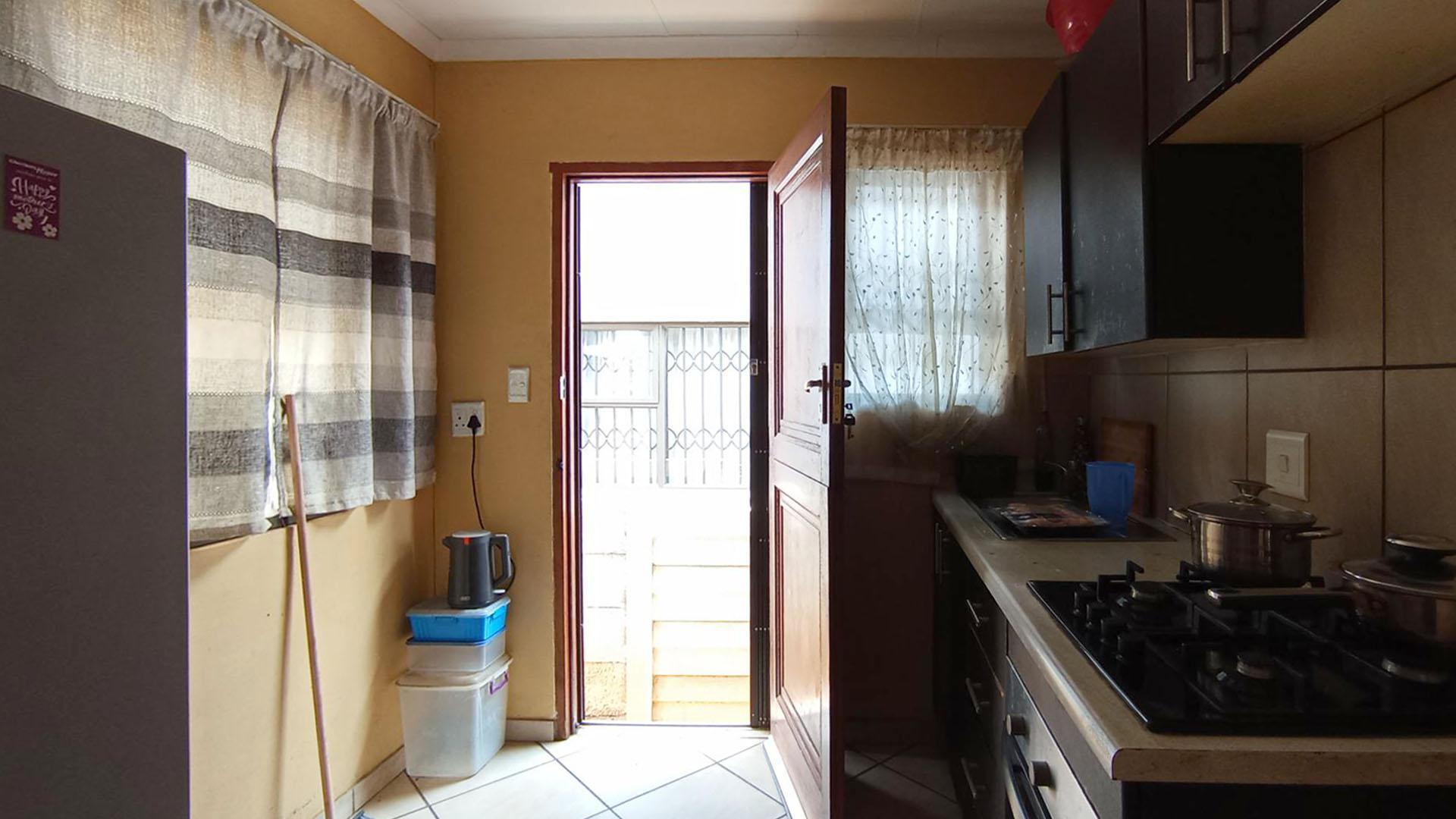 Kitchen - 8 square meters of property in Sagewood