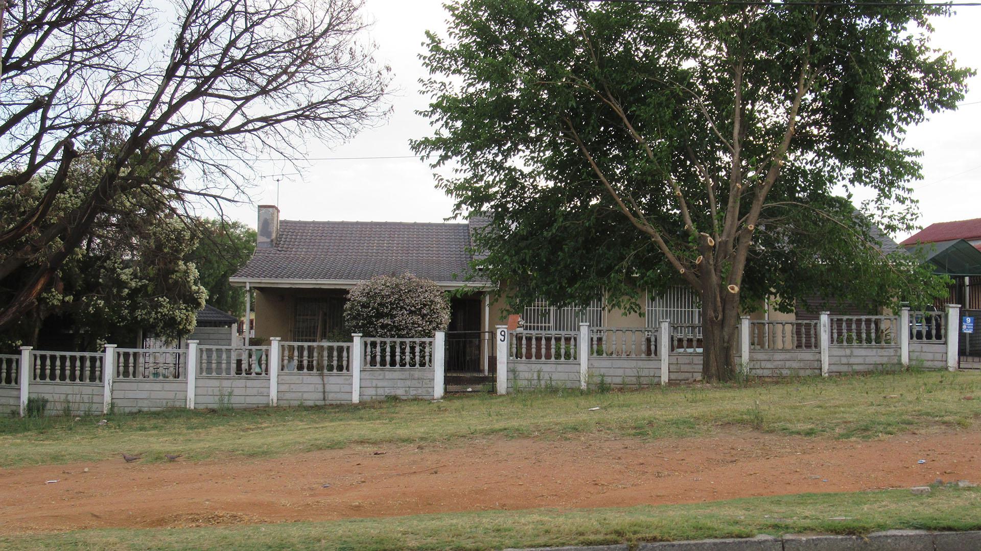 Front View of property in Tulisa Park