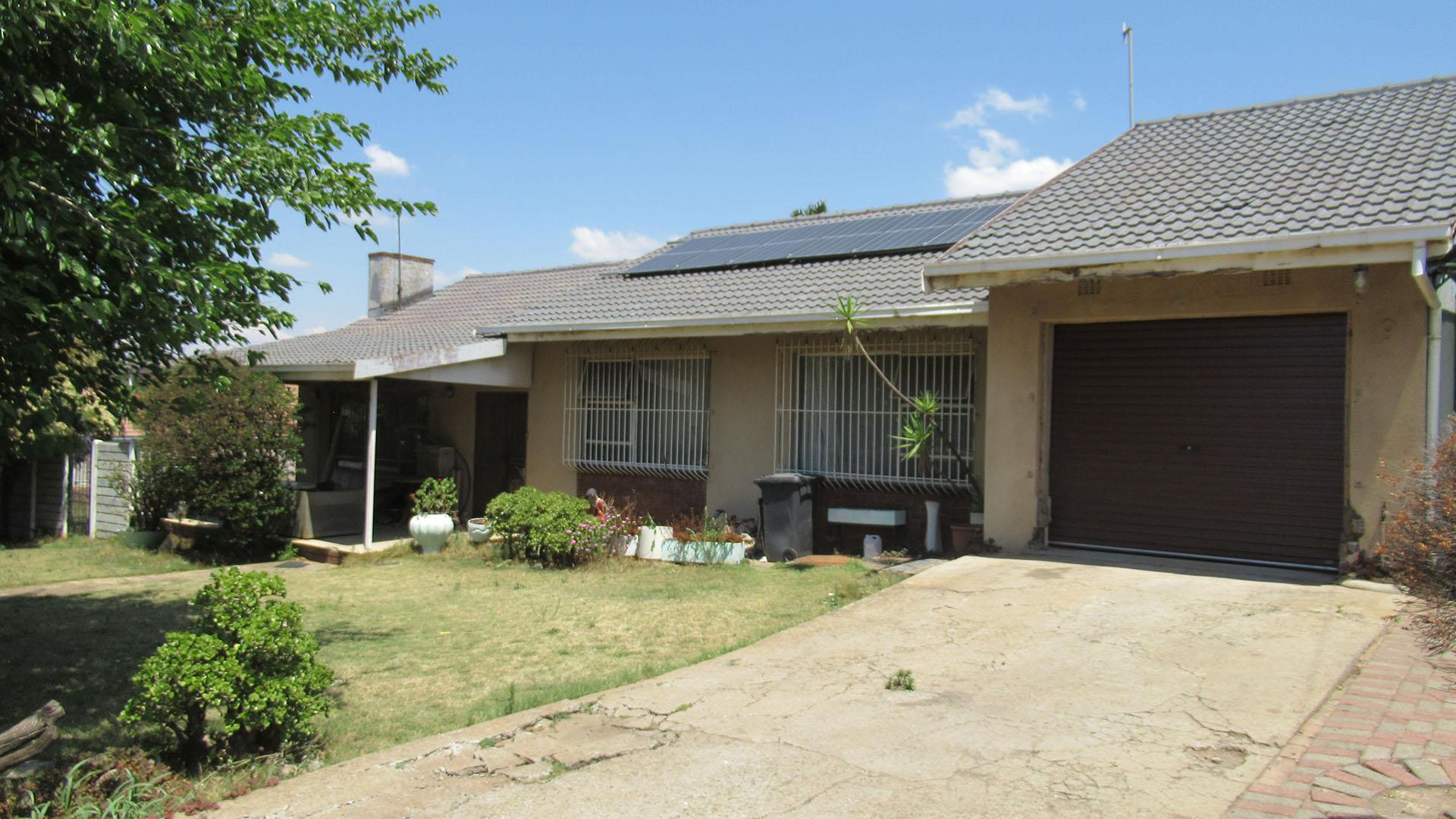 Front View of property in Tulisa Park