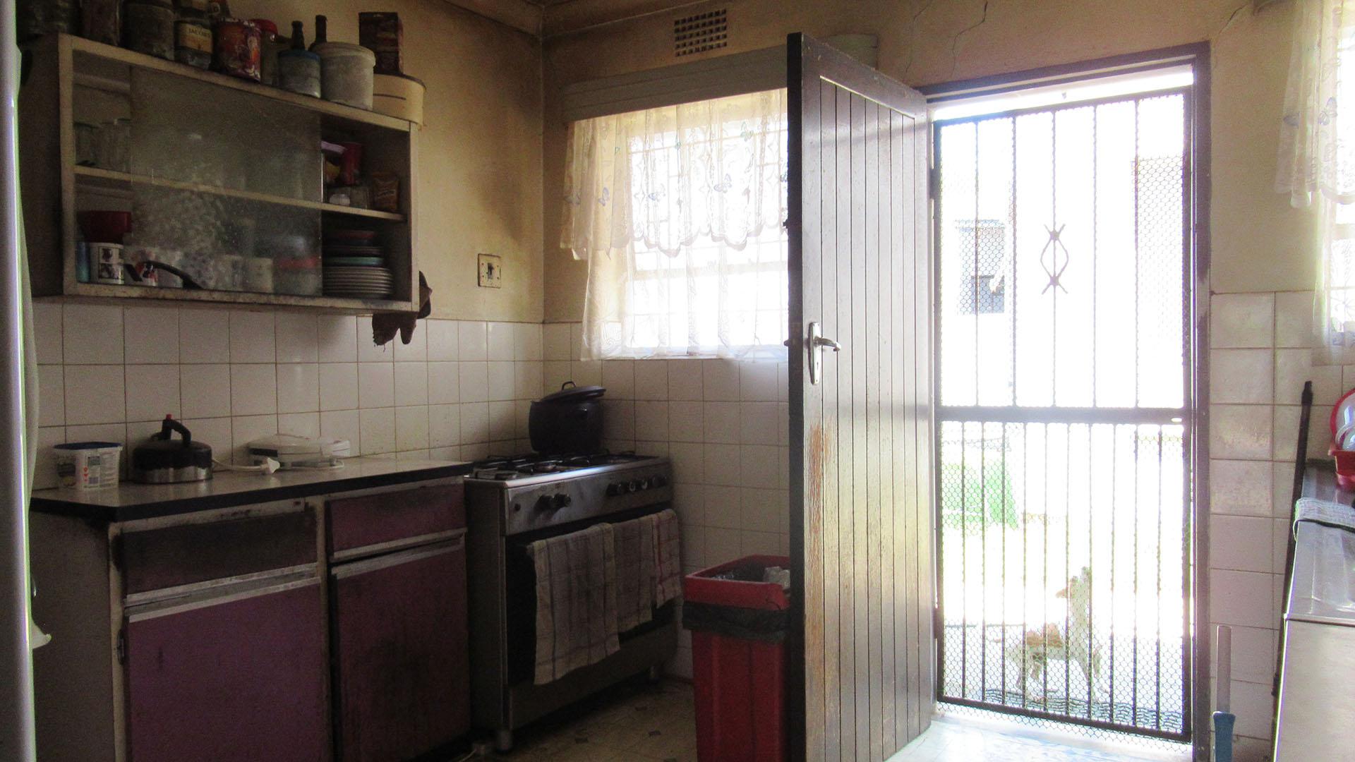 Kitchen - 37 square meters of property in Tulisa Park